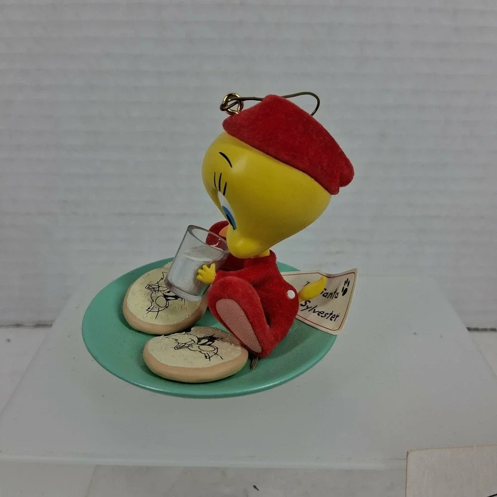 Hallmark Keepsake 2004 Looney Tunes Tweety Christmas Eve Snack Ornament with Box